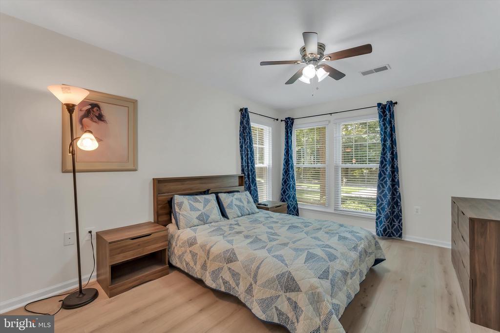 1516 N POINT DRIVE Unit: 0001