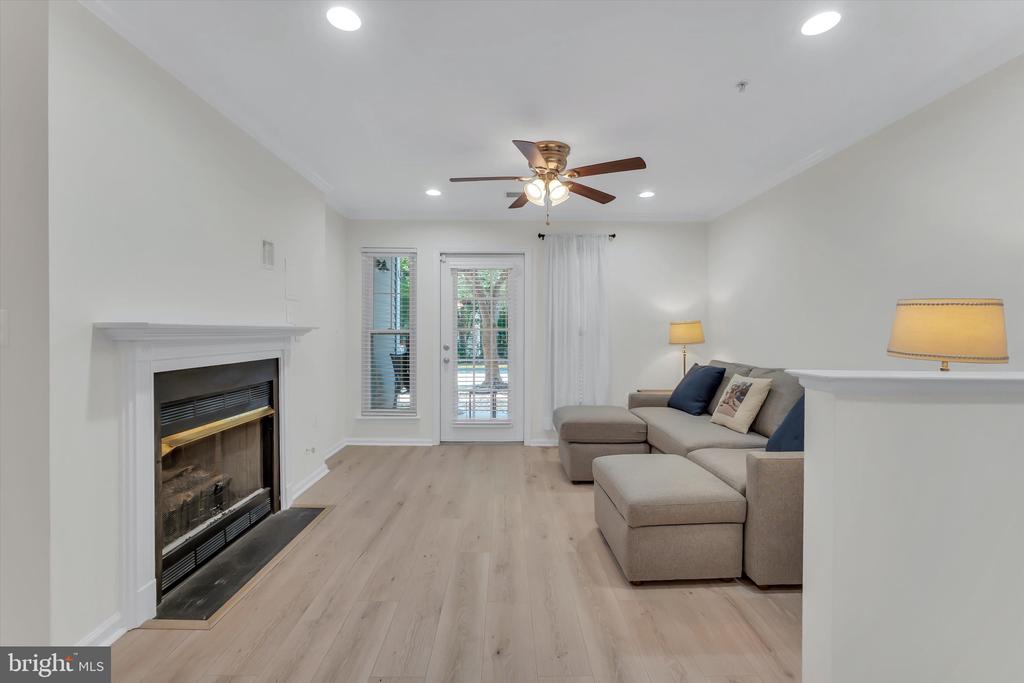 1516 N POINT DRIVE Unit: 0001