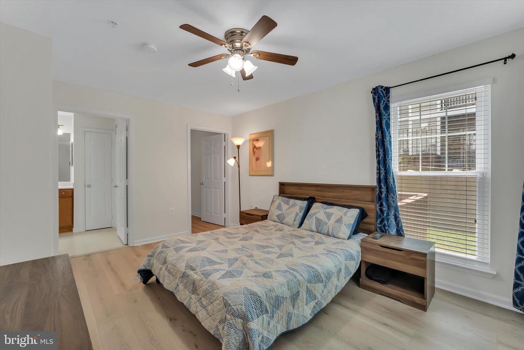 1516 N POINT DRIVE Unit: 0001