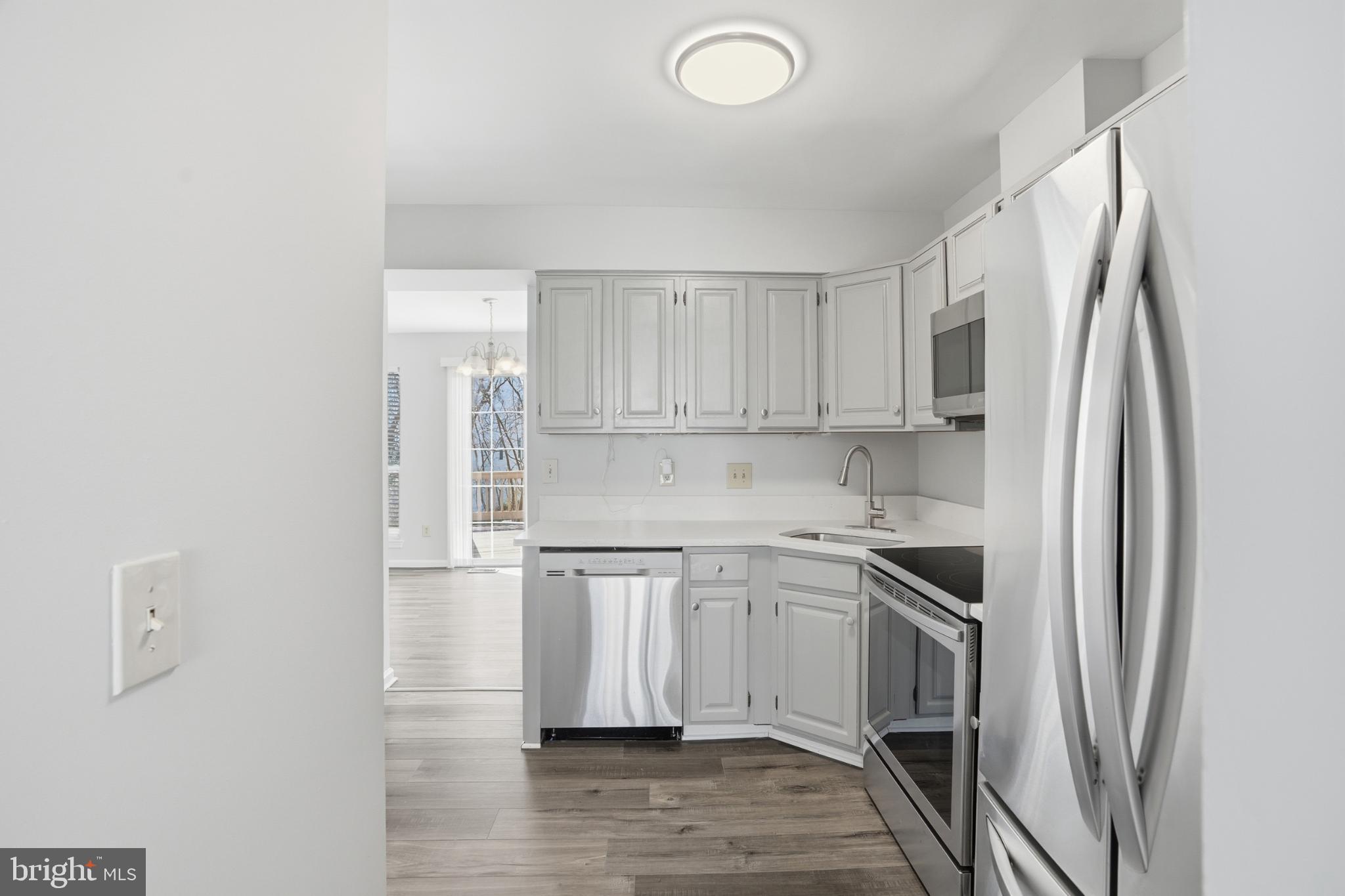 6185 STONEPATH CIRCLE