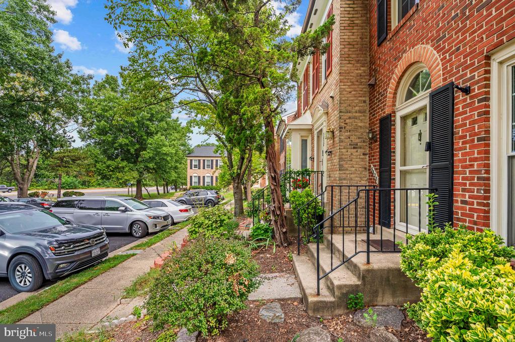 5828 APSLEY HOUSE COURT