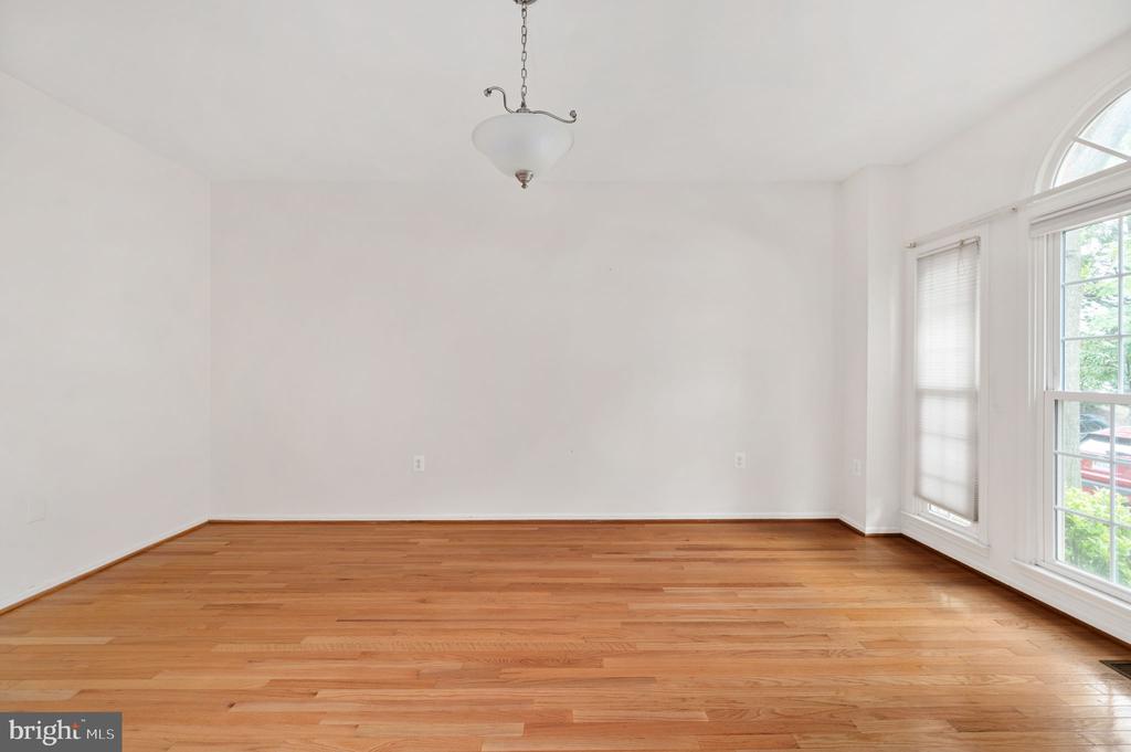 5828 APSLEY HOUSE COURT