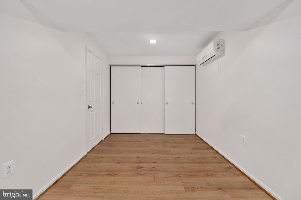 5828 APSLEY HOUSE COURT