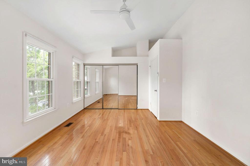 5828 APSLEY HOUSE COURT