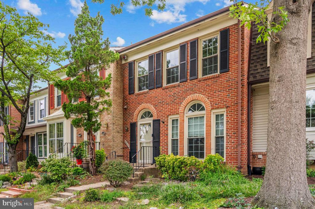 5828 APSLEY HOUSE COURT
