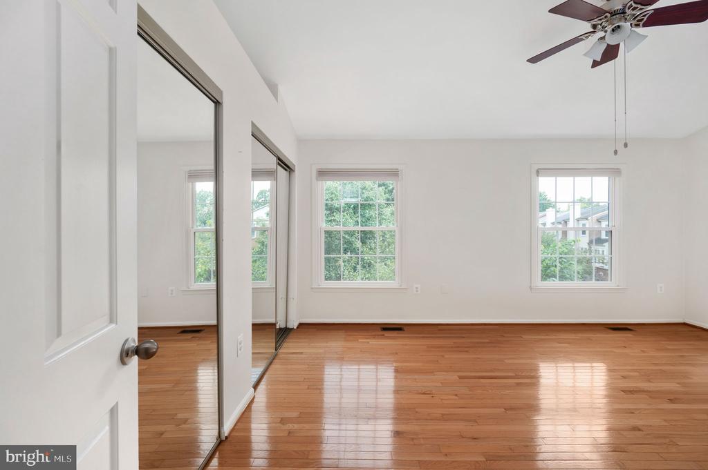 5828 APSLEY HOUSE COURT