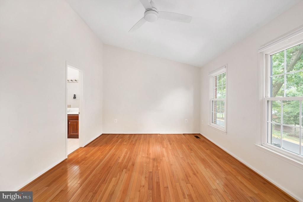 5828 APSLEY HOUSE COURT