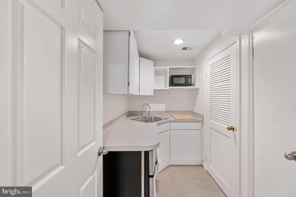 5828 APSLEY HOUSE COURT