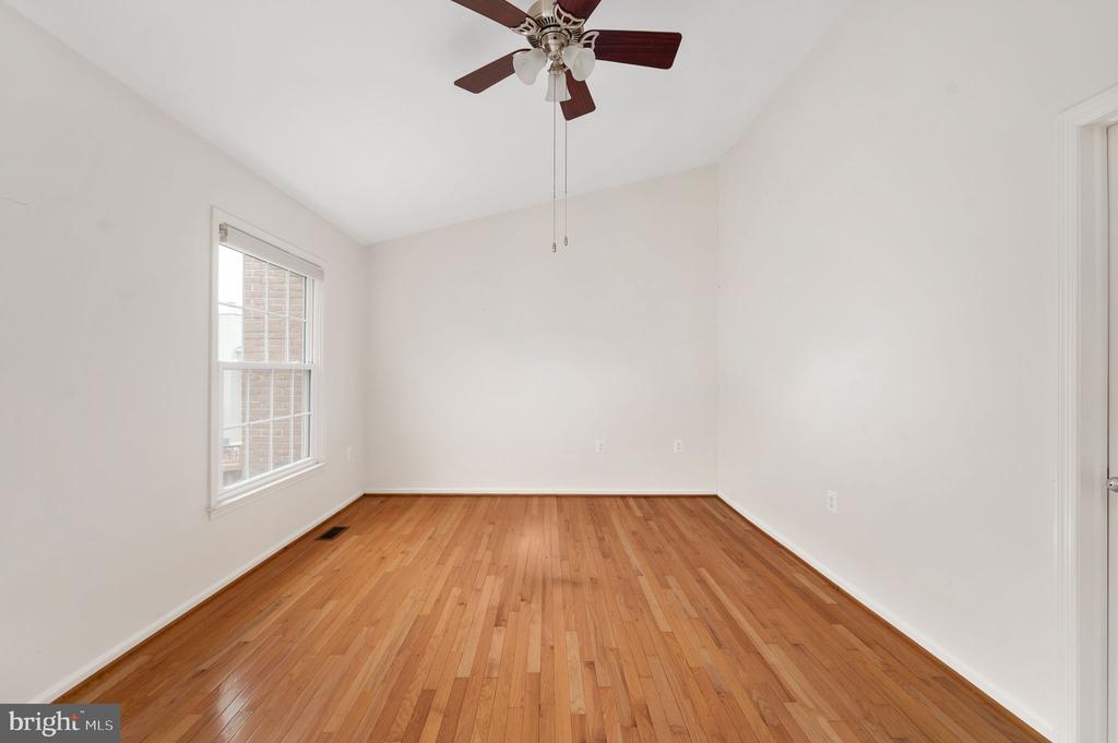 5828 APSLEY HOUSE COURT