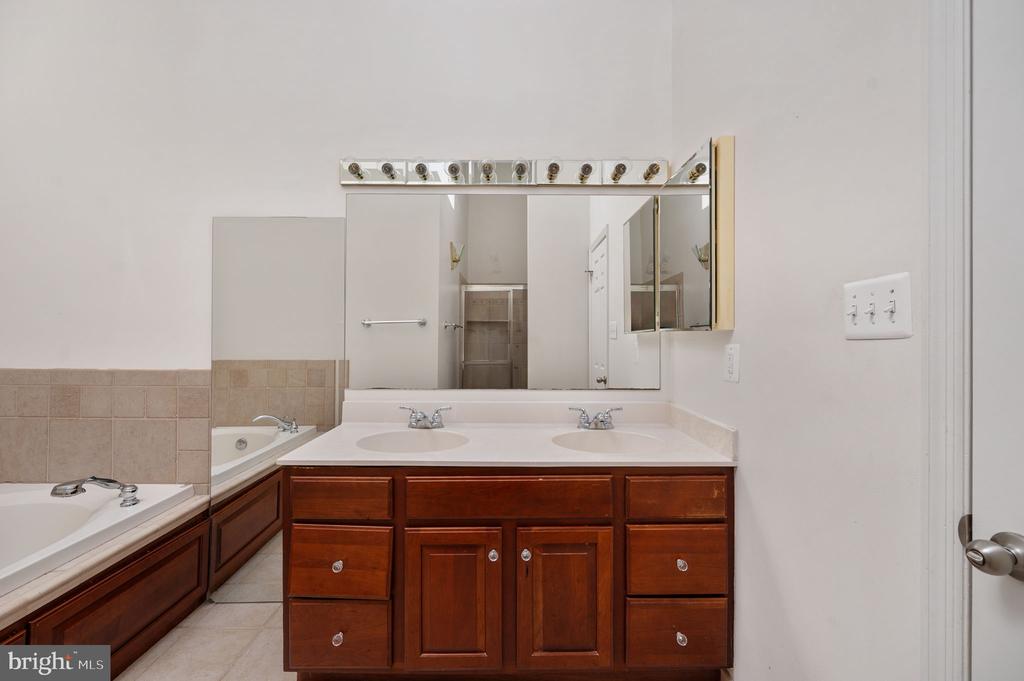 5828 APSLEY HOUSE COURT
