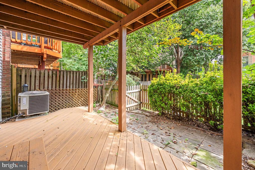 5828 APSLEY HOUSE COURT