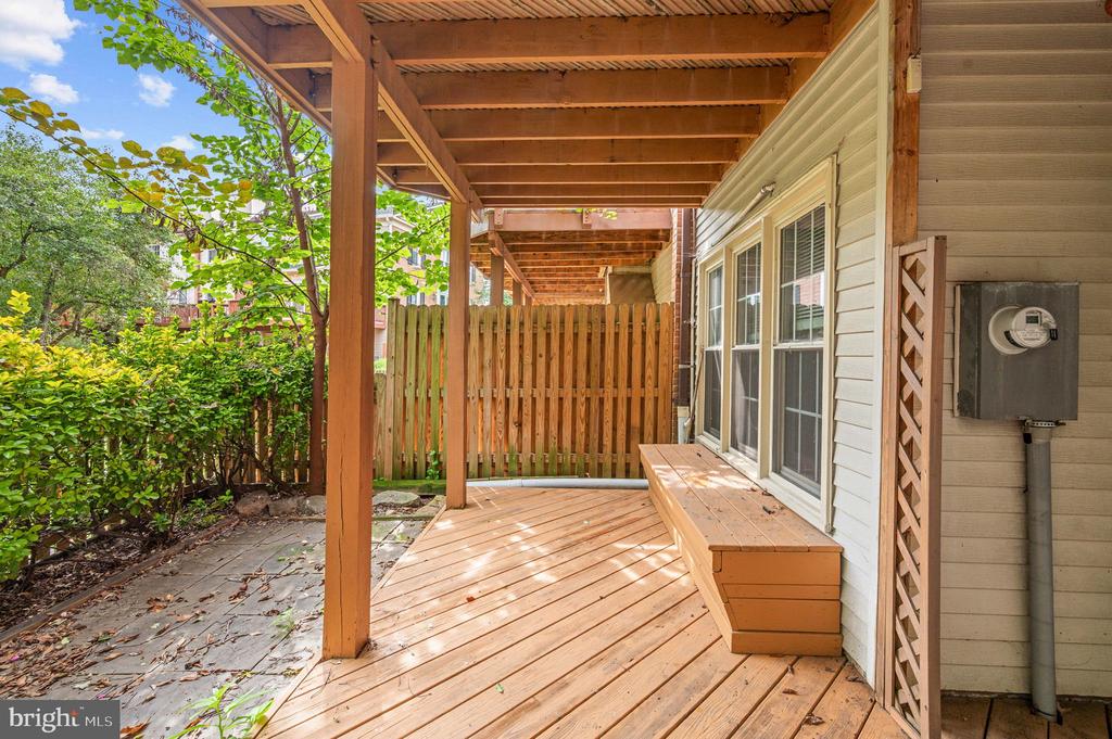 5828 APSLEY HOUSE COURT
