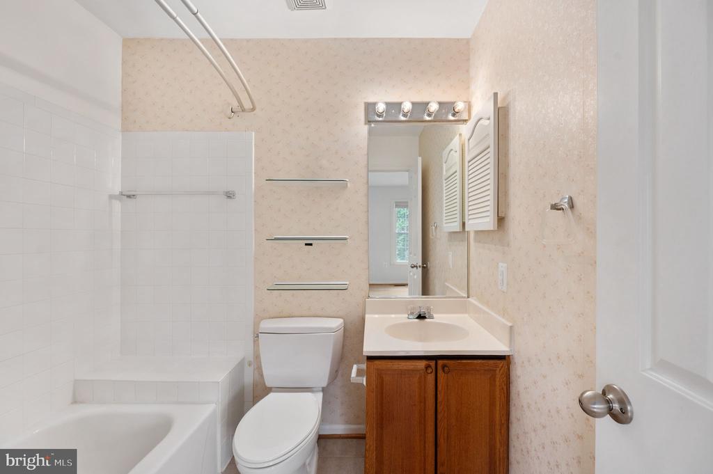 5828 APSLEY HOUSE COURT