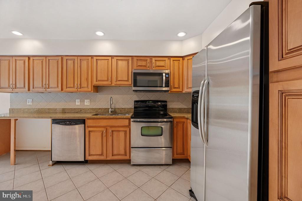 5828 APSLEY HOUSE COURT