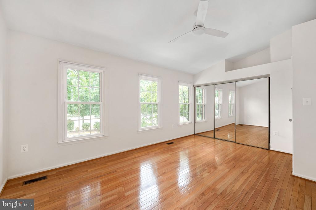 5828 APSLEY HOUSE COURT