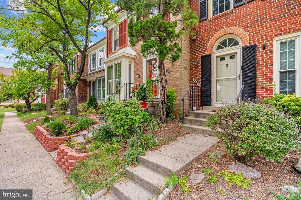 5828 APSLEY HOUSE COURT