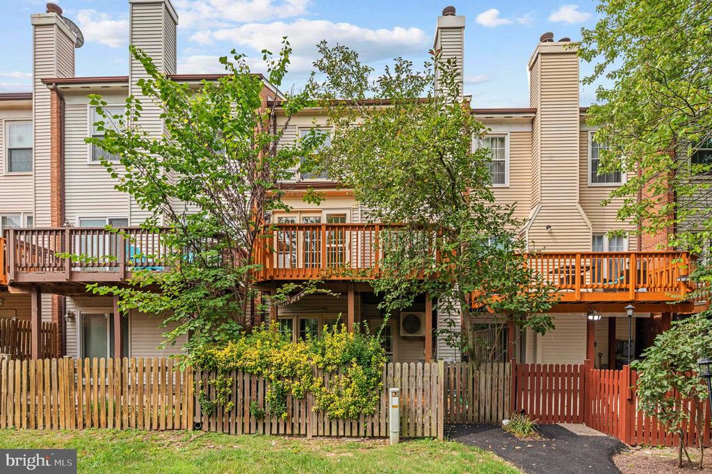 5828 APSLEY HOUSE COURT