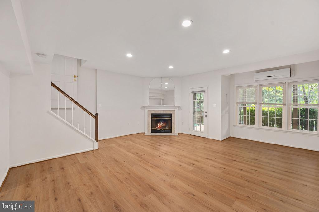 5828 APSLEY HOUSE COURT