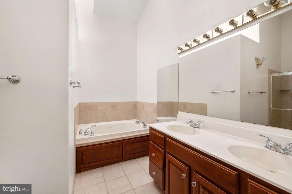 5828 APSLEY HOUSE COURT