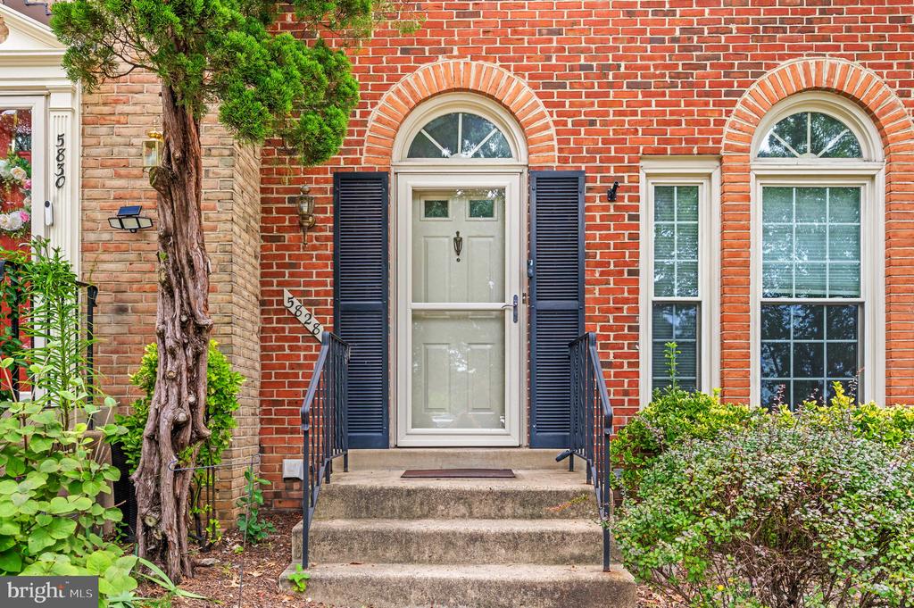 5828 APSLEY HOUSE COURT