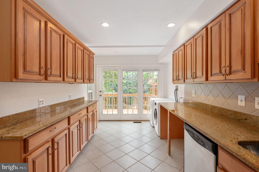 5828 APSLEY HOUSE COURT