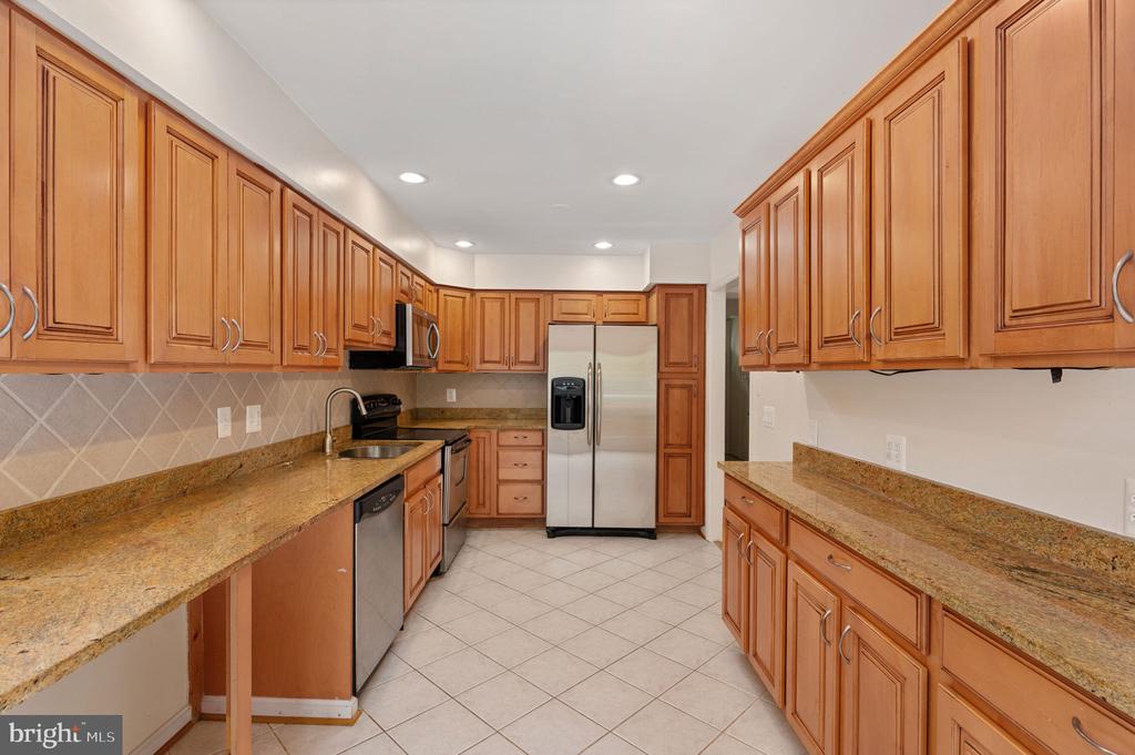 5828 APSLEY HOUSE COURT