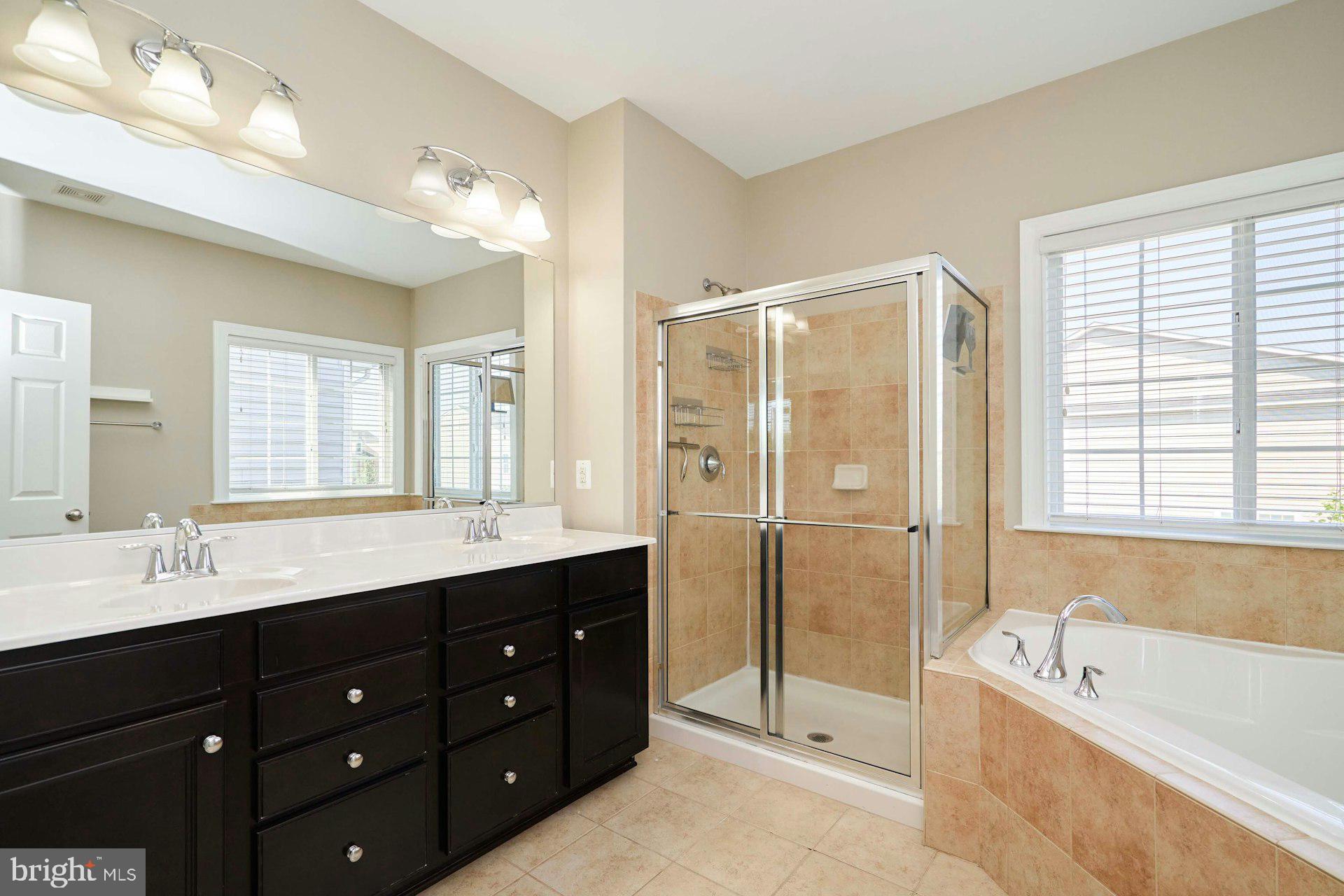 1598 KINNAIRD TERRACE NE