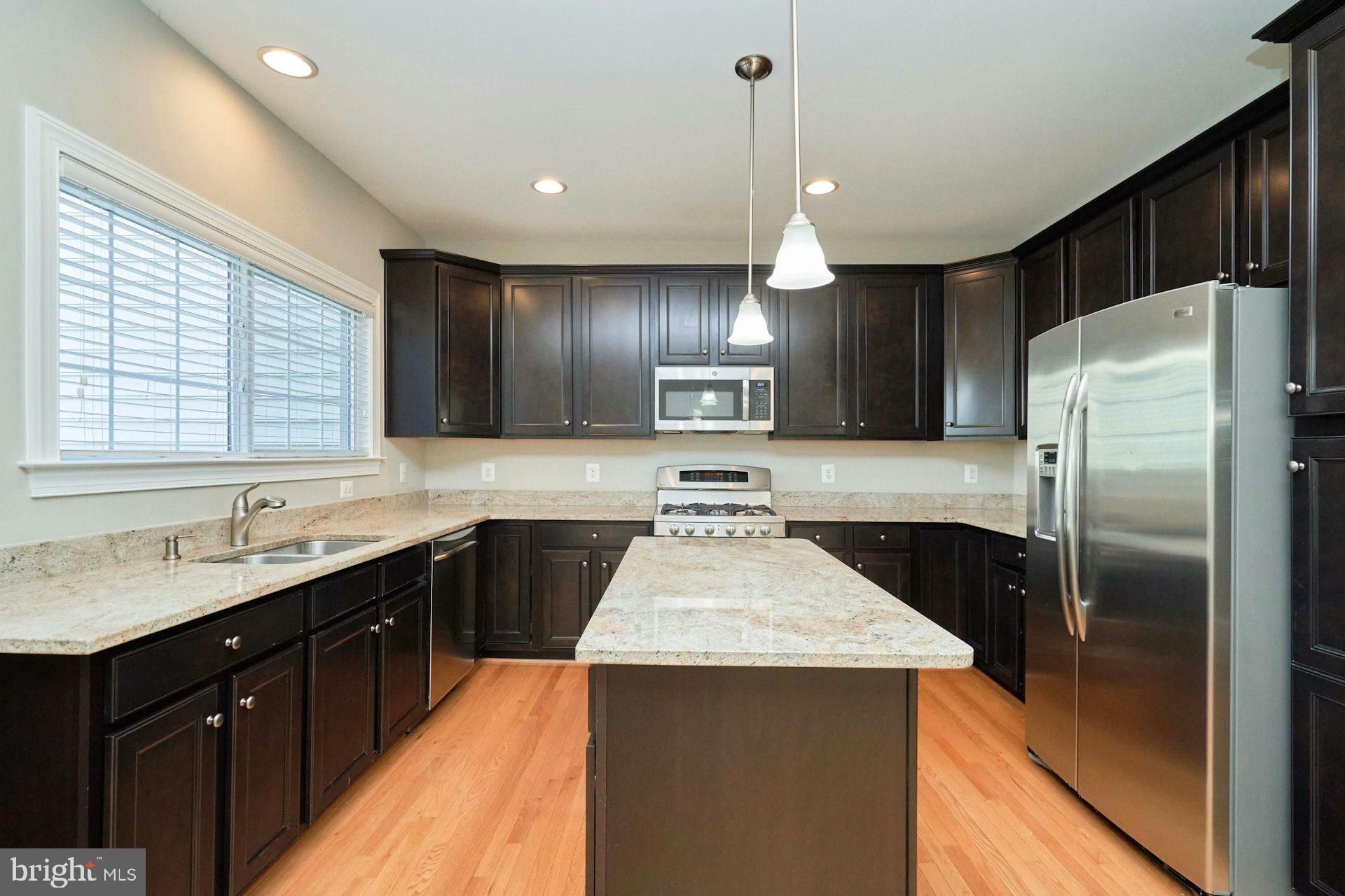 1598 KINNAIRD TERRACE NE