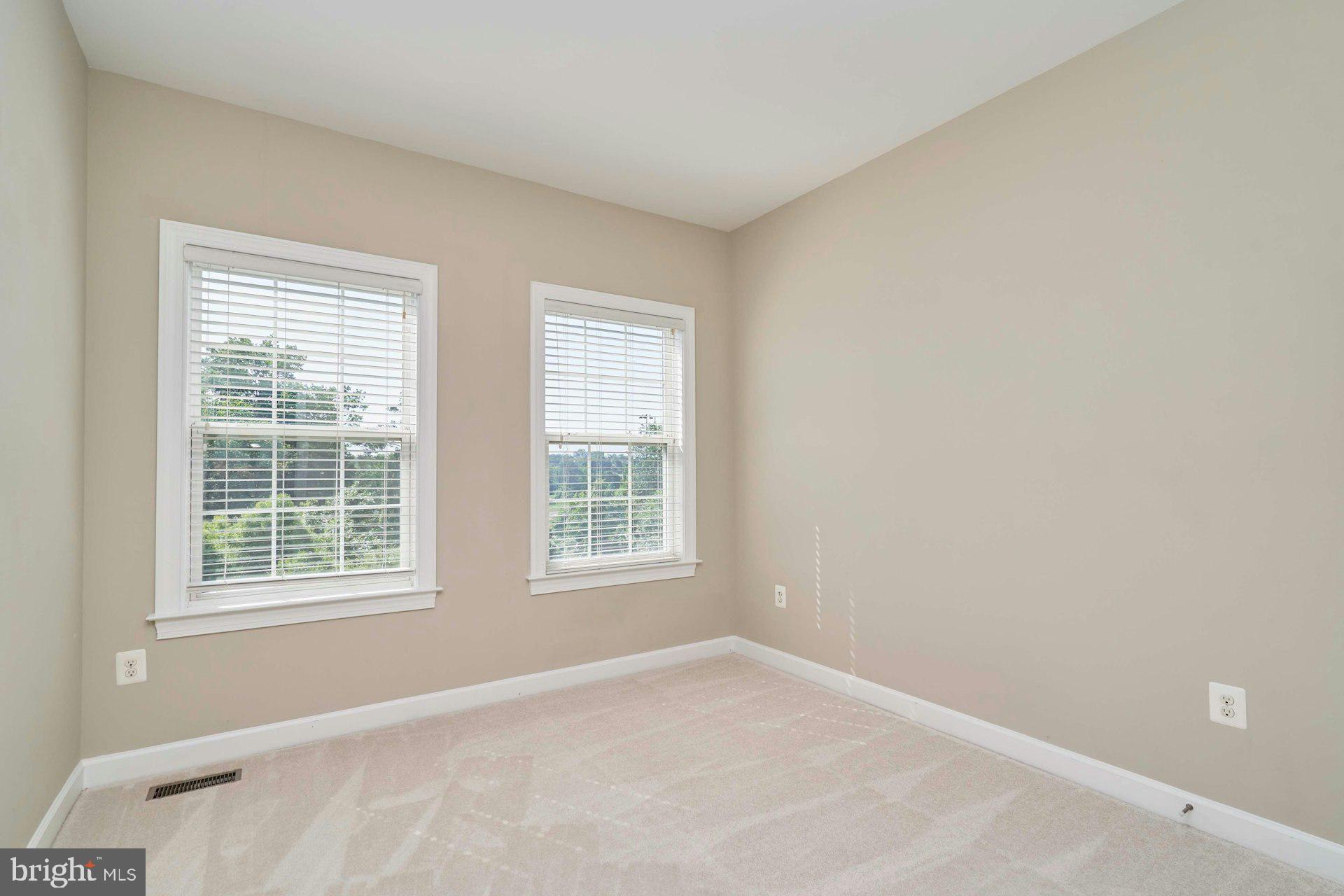 1598 KINNAIRD TERRACE NE