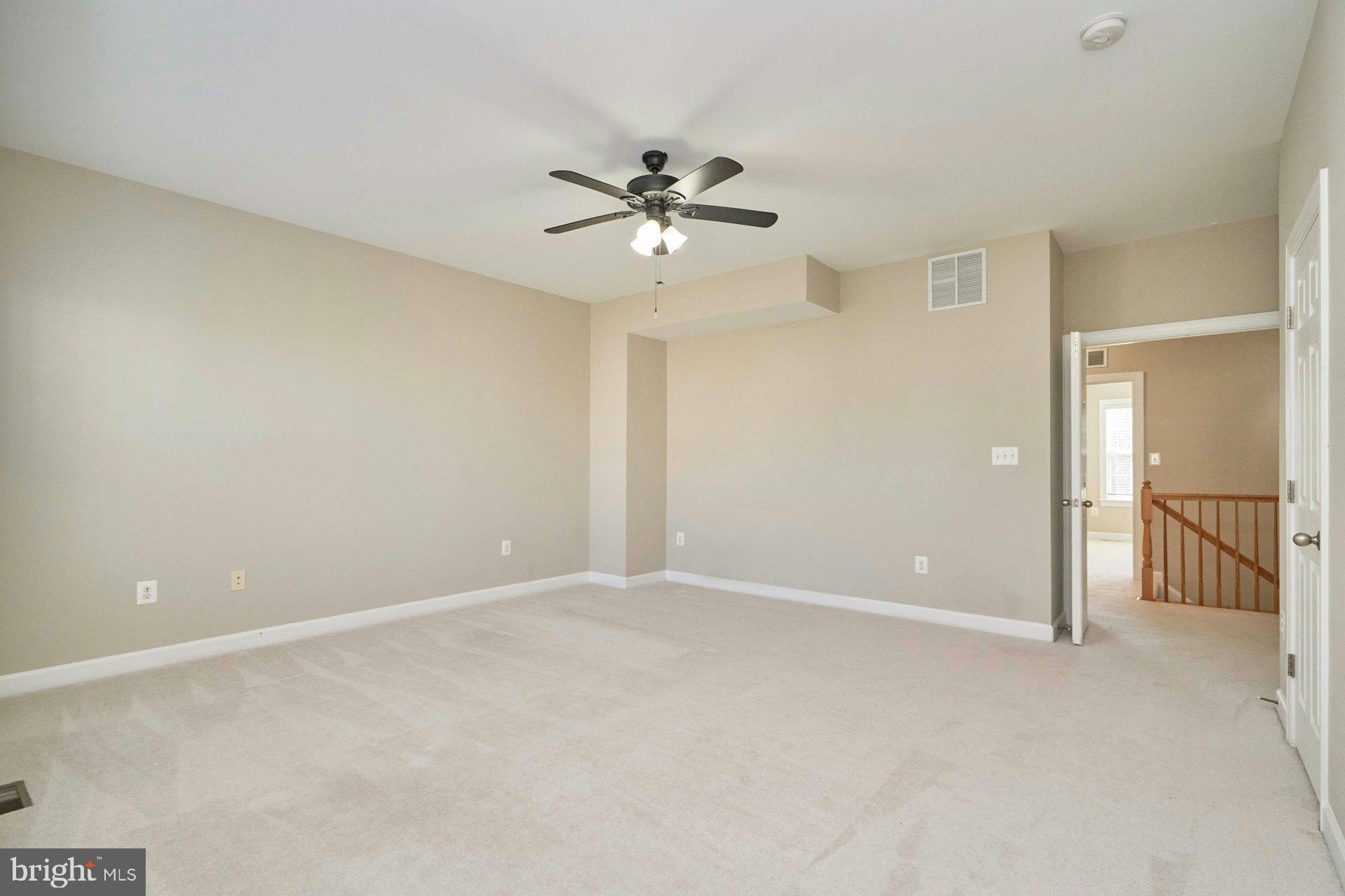 1598 KINNAIRD TERRACE NE