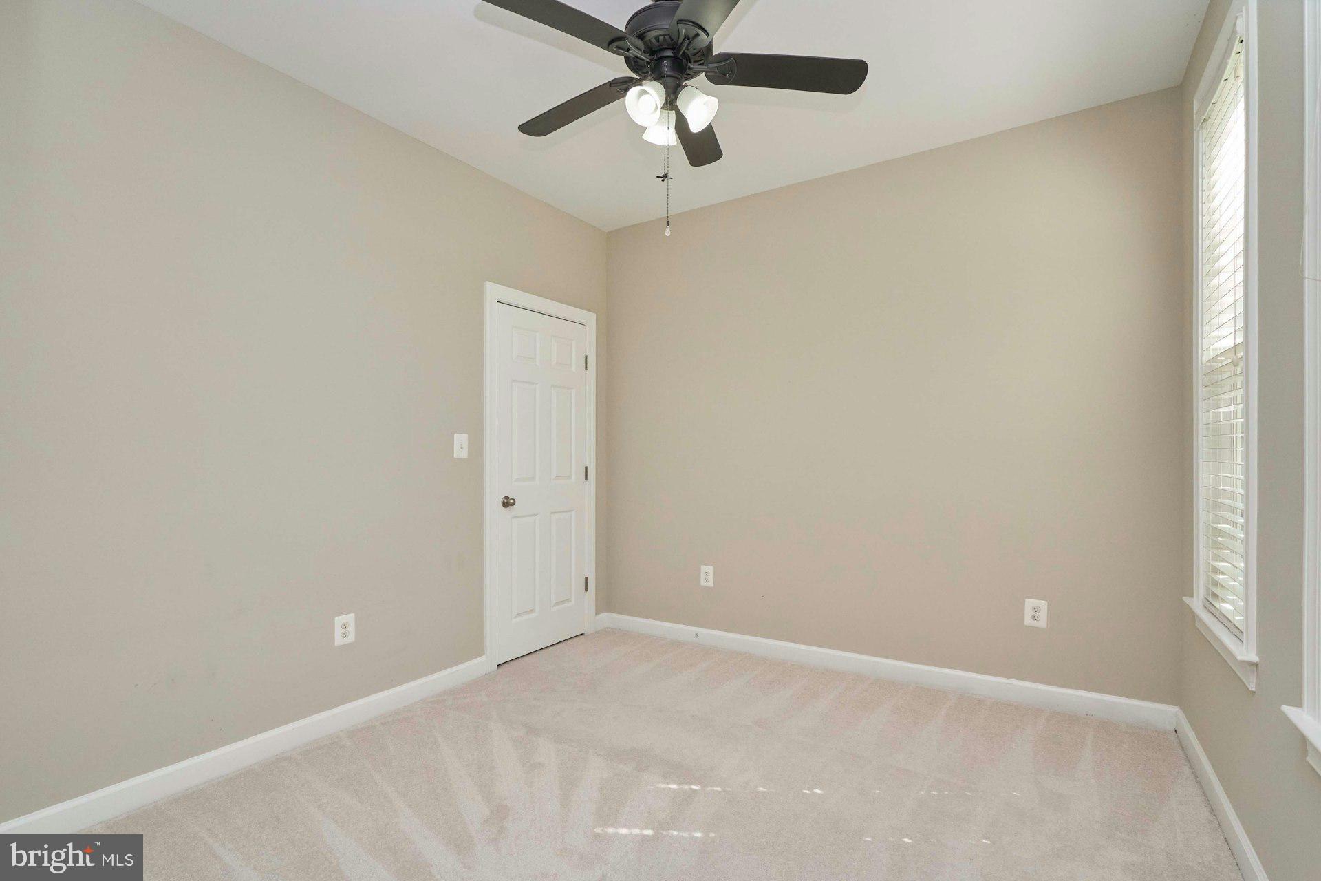 1598 KINNAIRD TERRACE NE