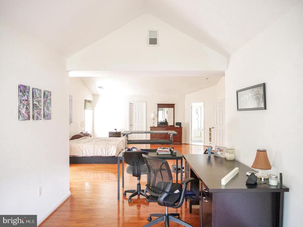 21337 CAMERON HUNT PLACE