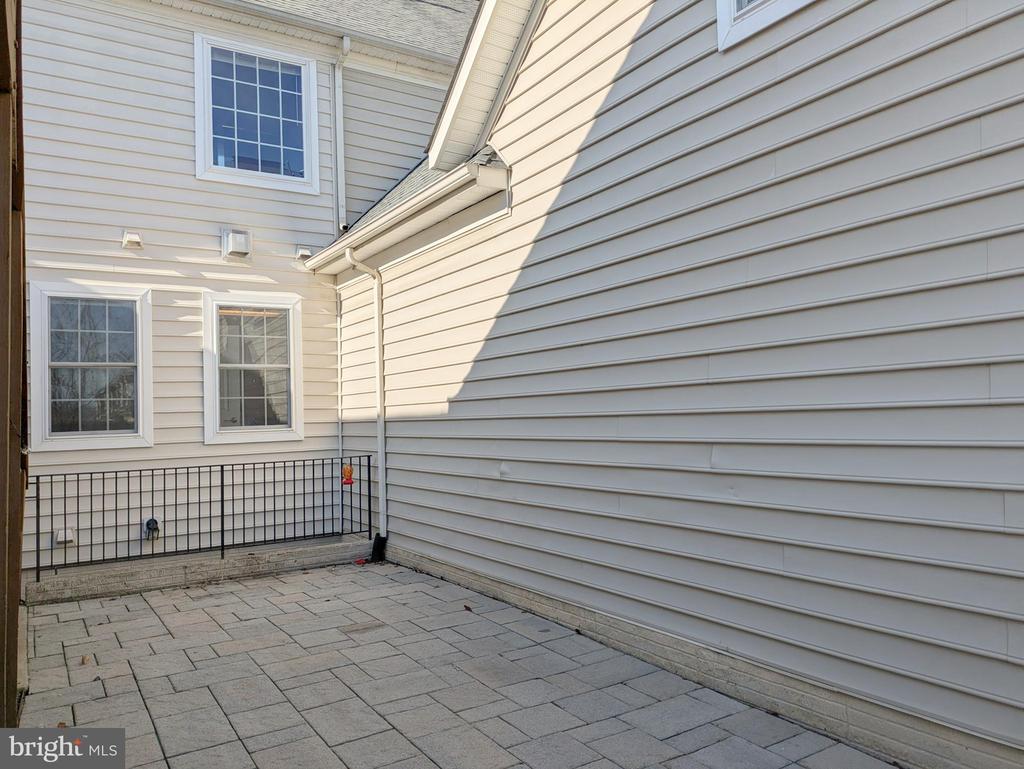 21882 BRICKSHIRE CIRCLE
