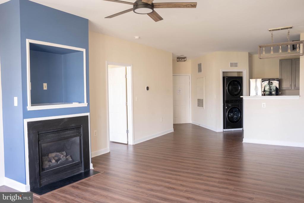 42480 ROCKROSE SQUARE 303