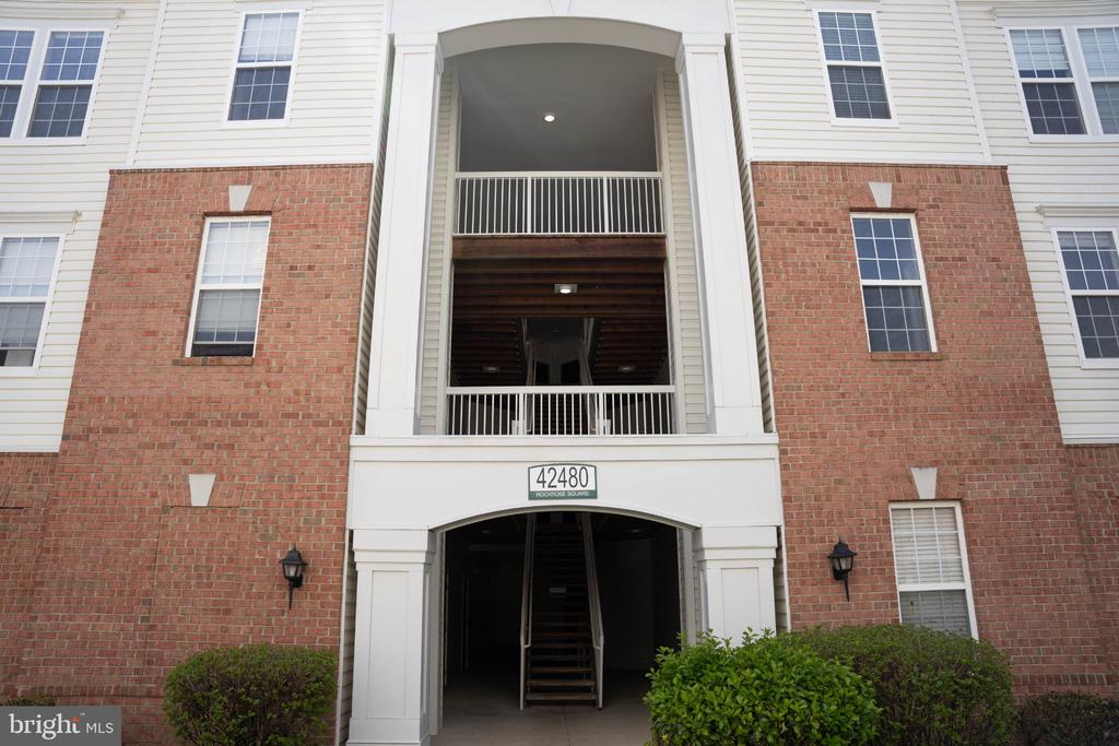 42480 ROCKROSE SQUARE 303