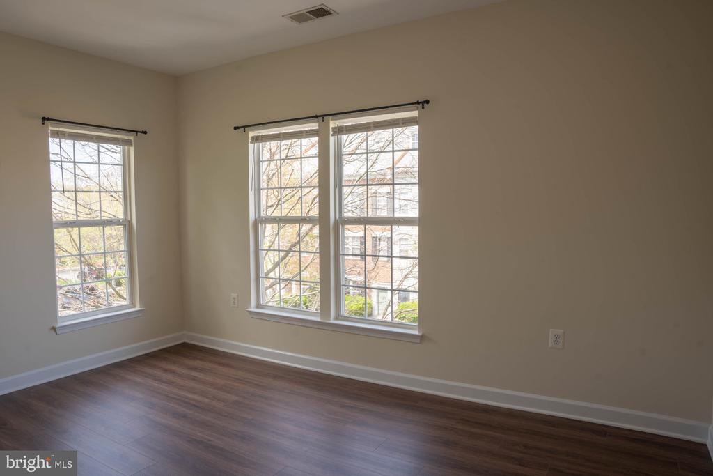 42480 ROCKROSE SQUARE 303