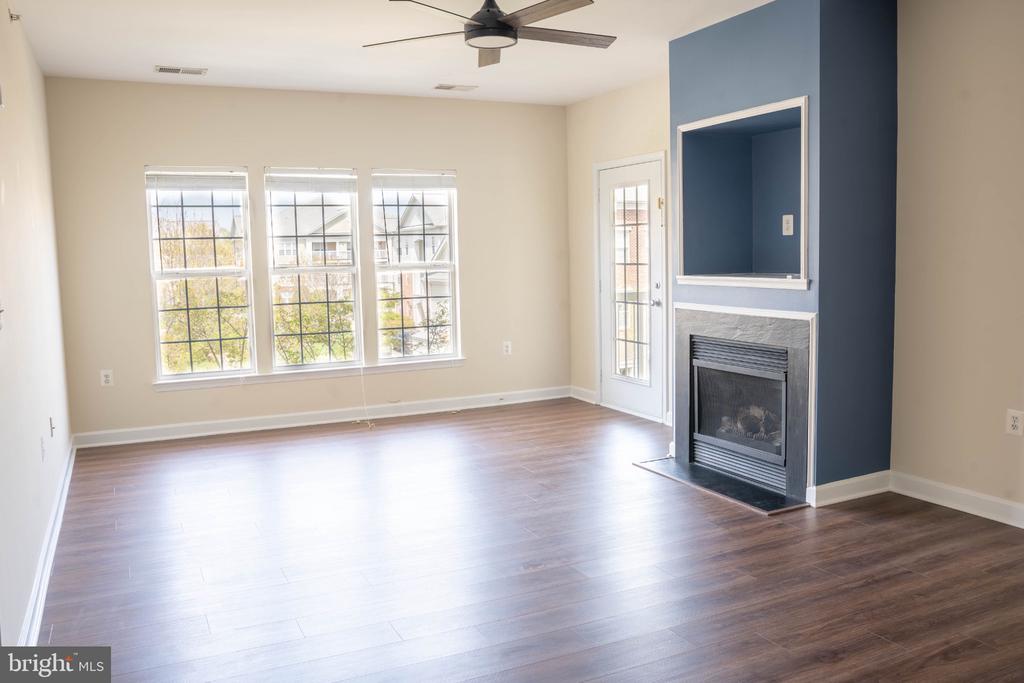 42480 ROCKROSE SQUARE 303