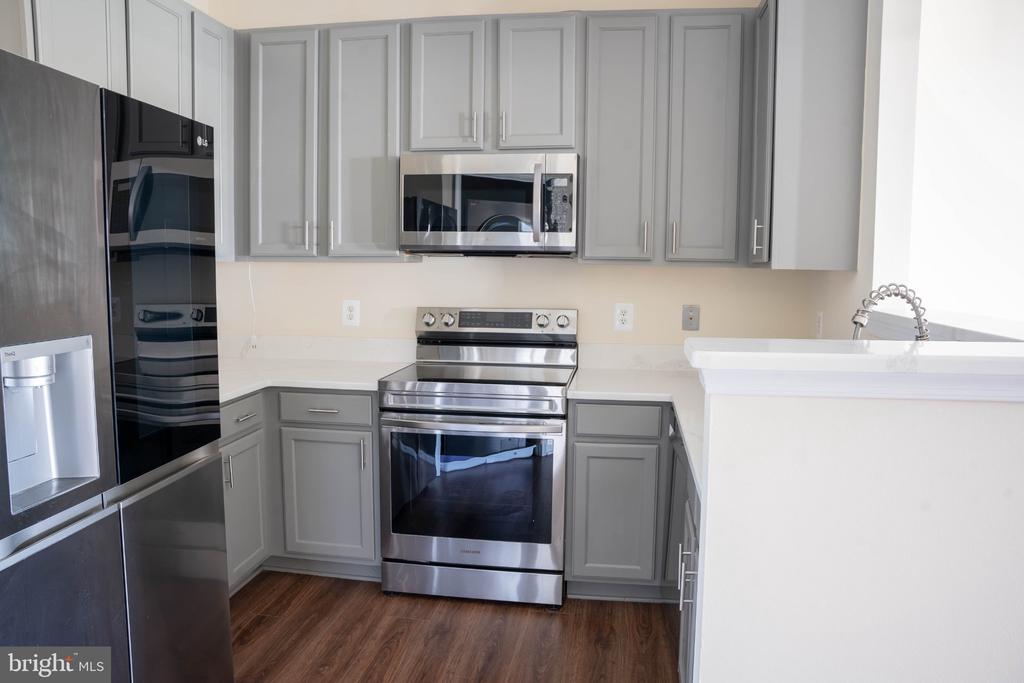 42480 ROCKROSE SQUARE 303
