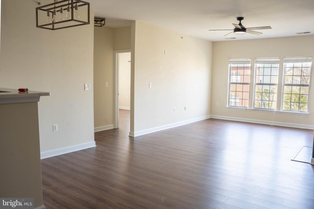 42480 ROCKROSE SQUARE 303