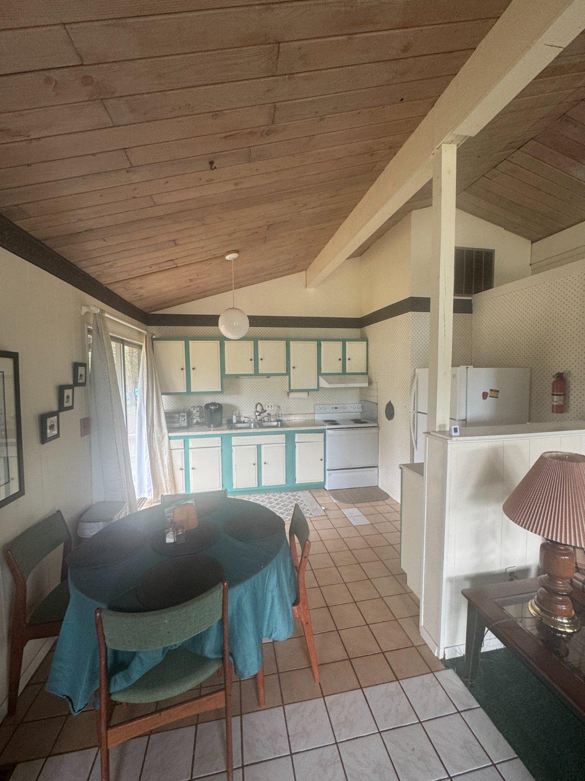 1348 LAKEVIEW PARKWAY