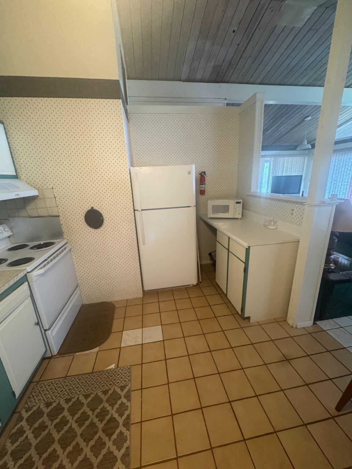 1348 LAKEVIEW PARKWAY