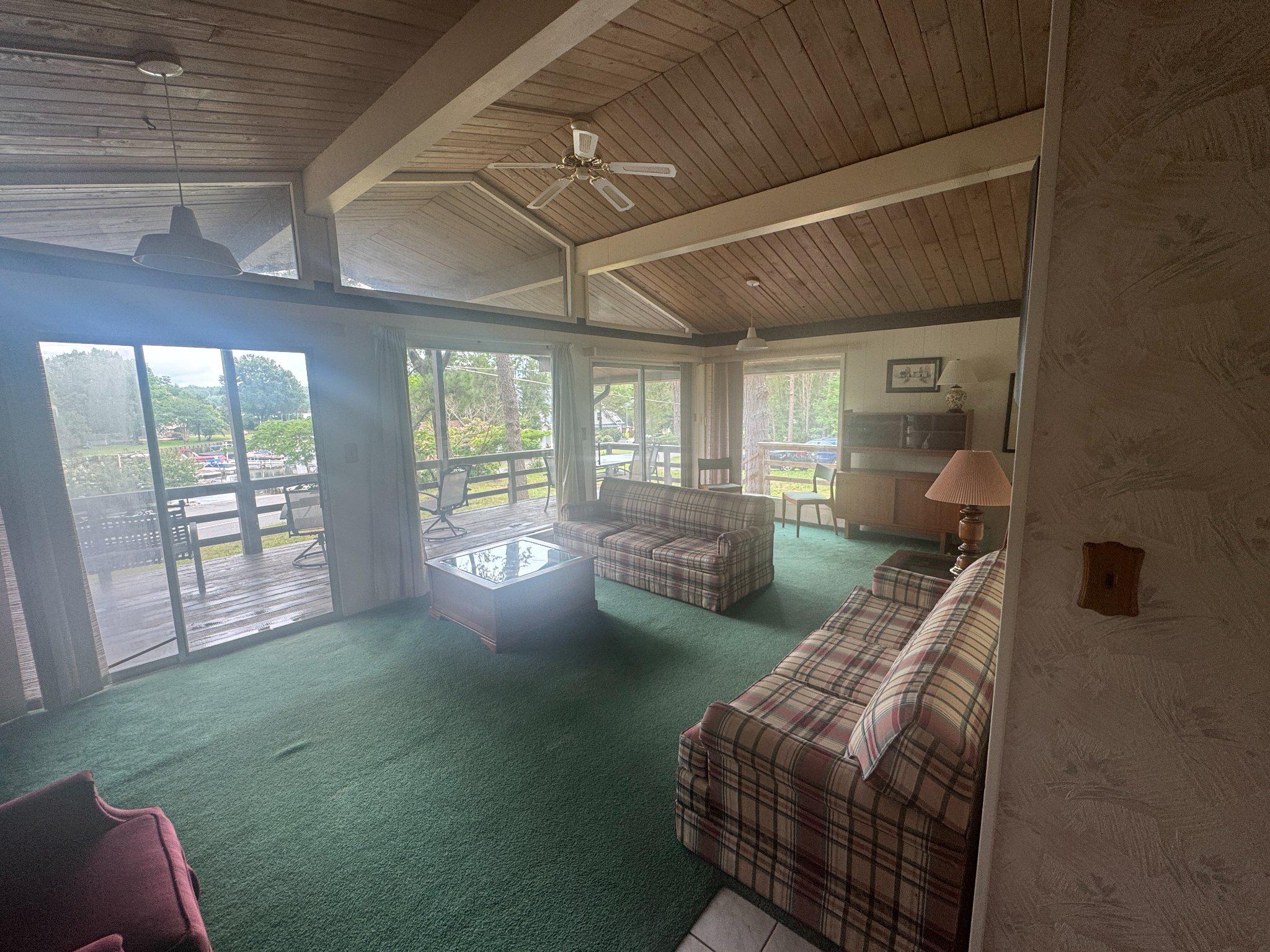 1348 LAKEVIEW PARKWAY