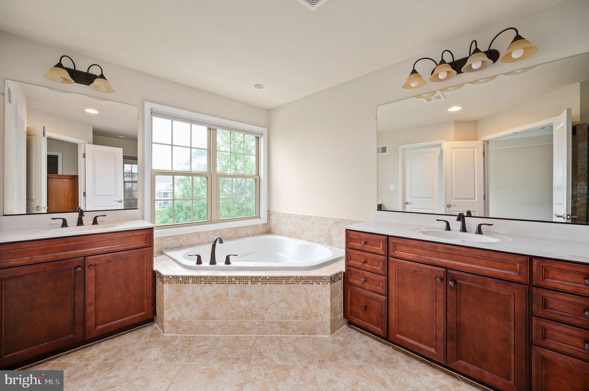 6601 Bartrams Forest Ln