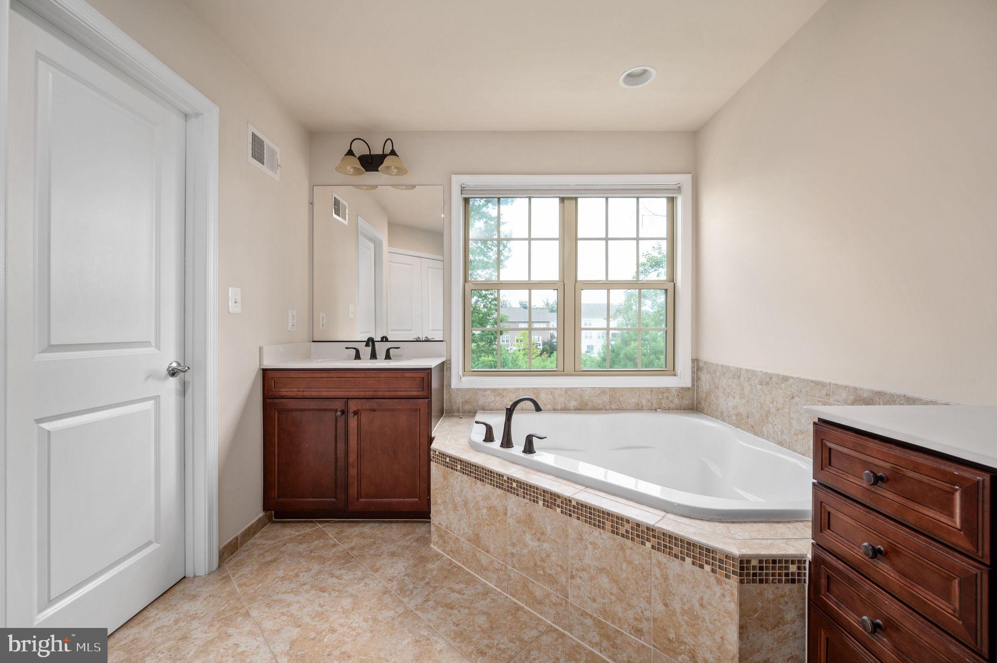 6601 Bartrams Forest Ln