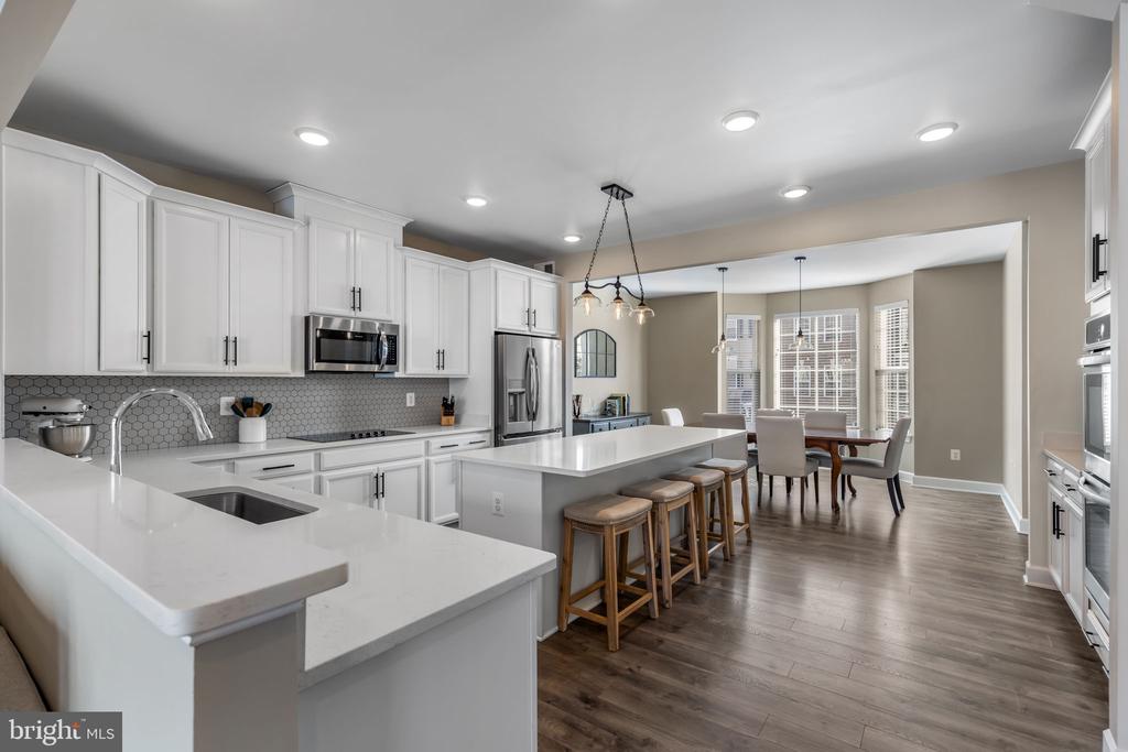8762 ELSING GREEN DRIVE