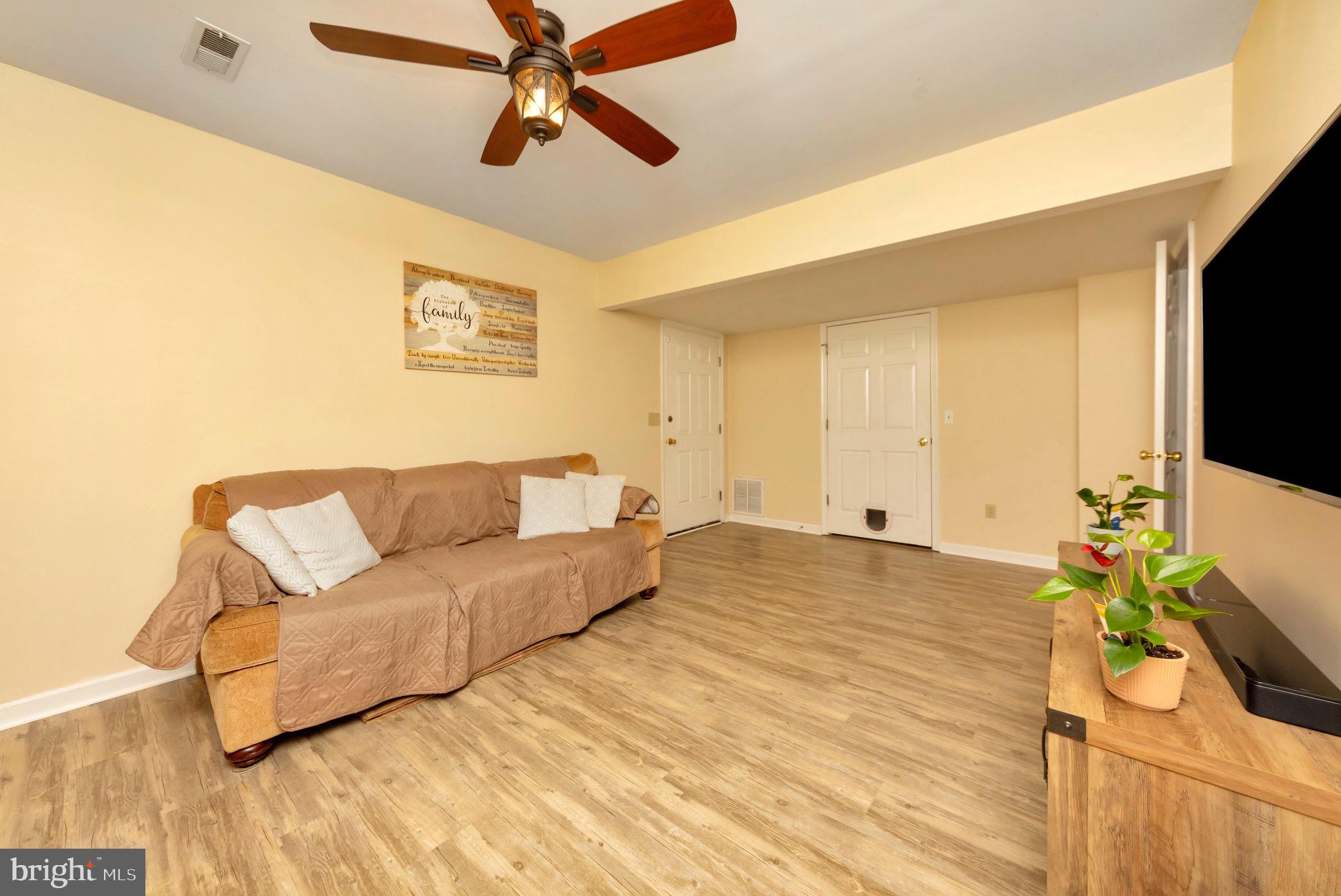 36 Plumosa Dr