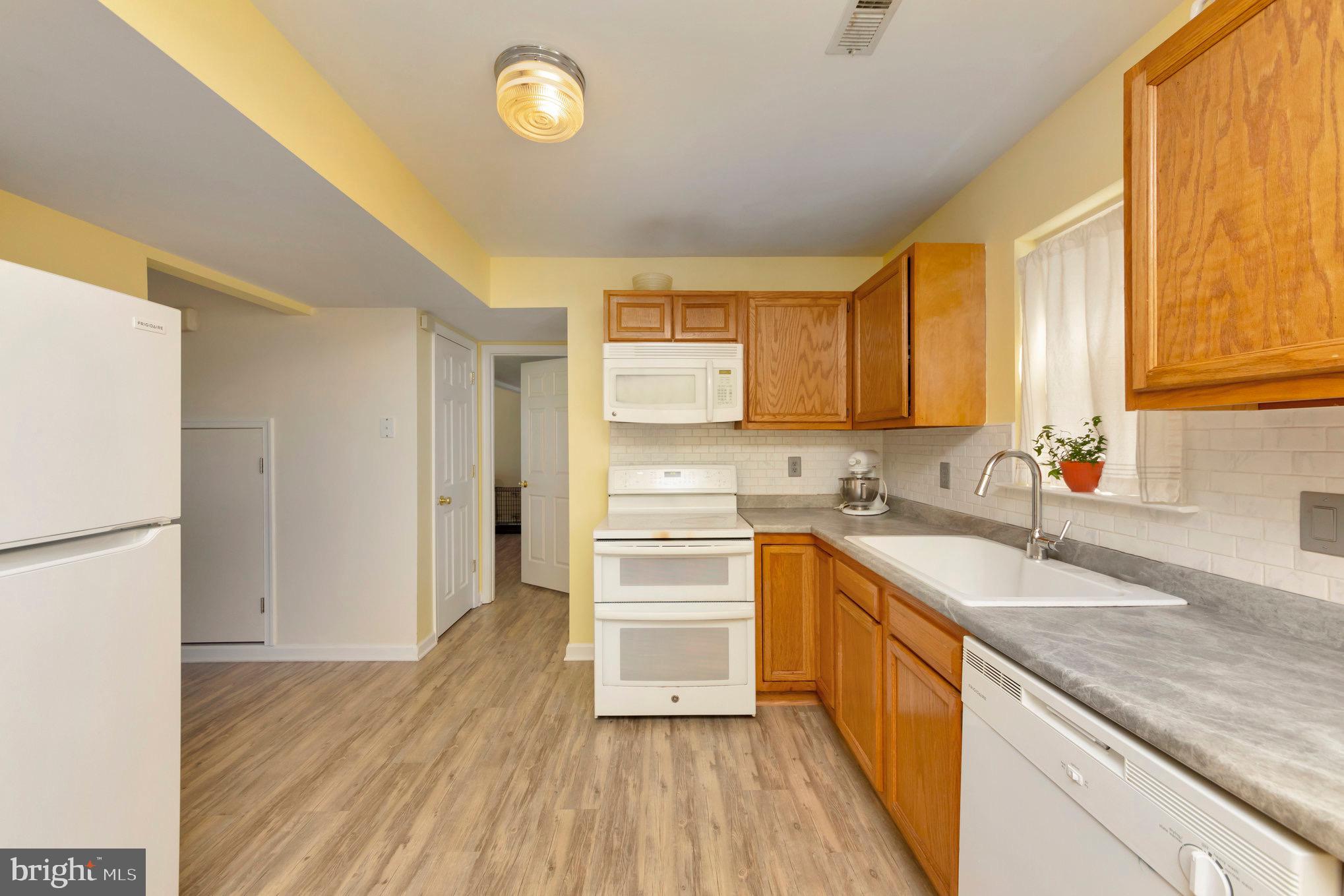 36 Plumosa Dr