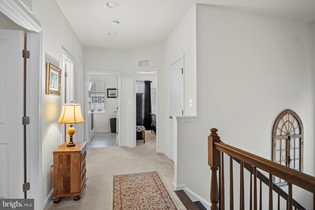 1070 BASSWOOD DR