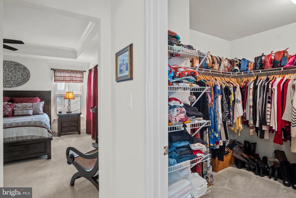 1070 BASSWOOD DR