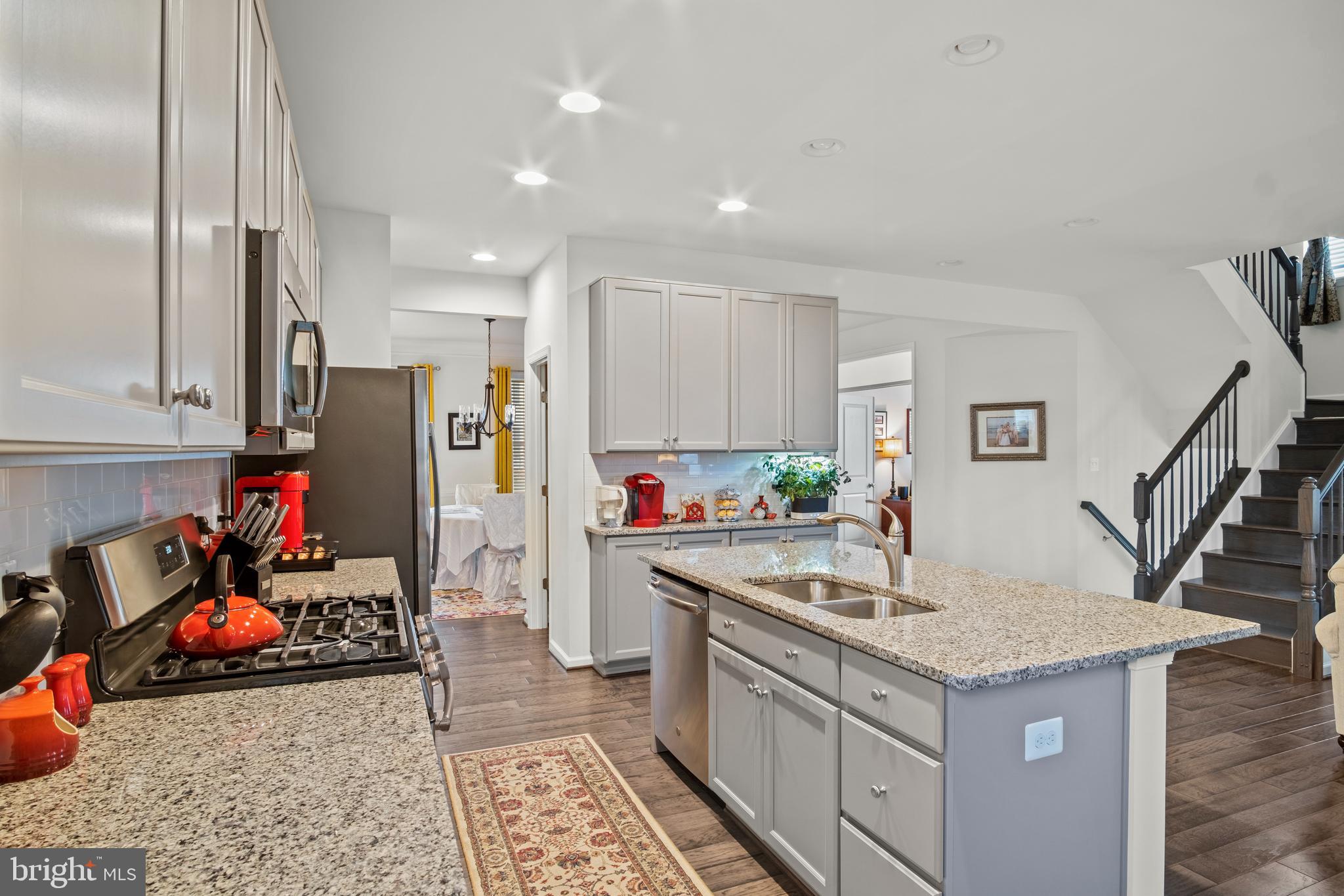 1070 BASSWOOD DR